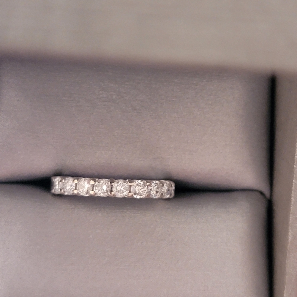 Diamond wedding ring